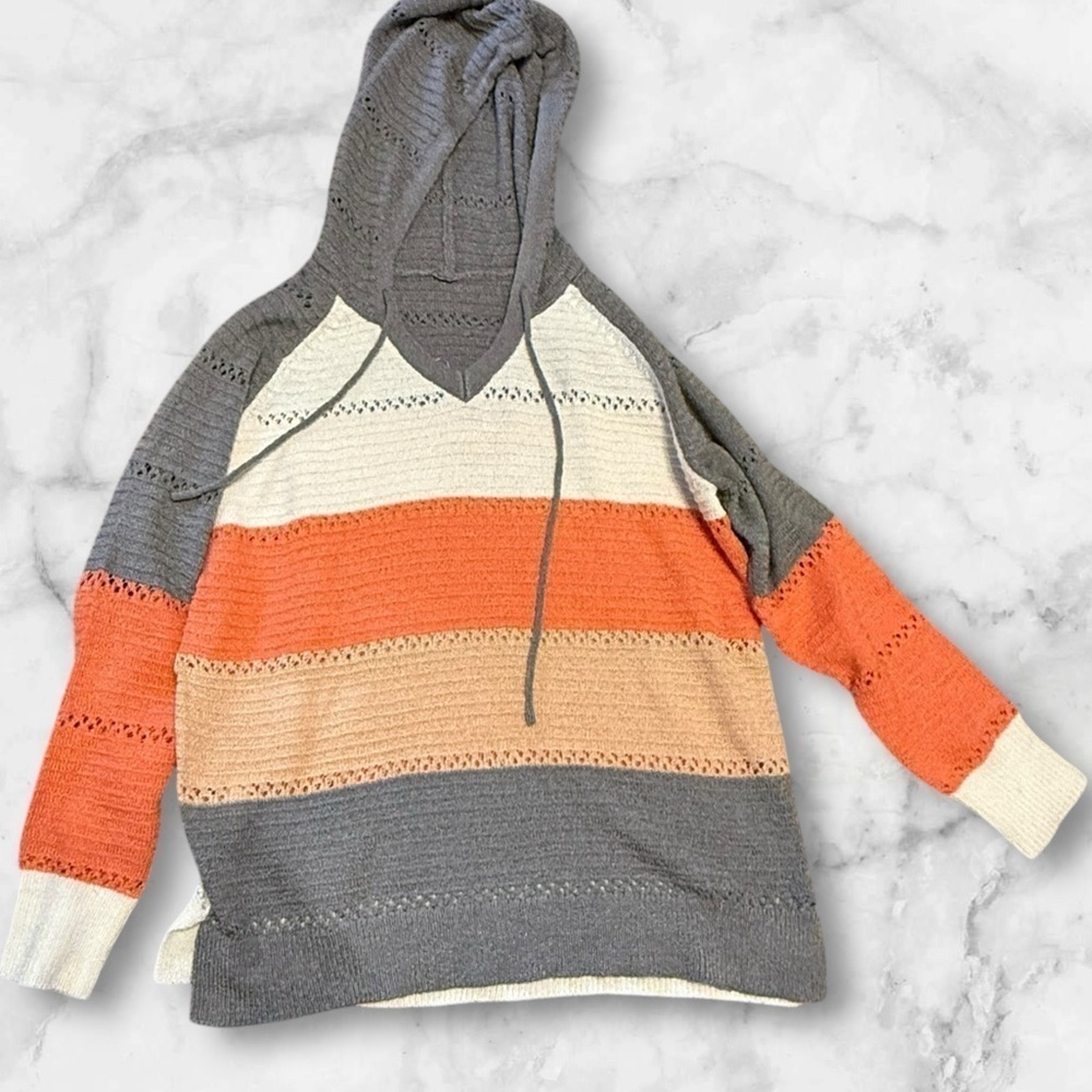 Women’s Hooded sweater size XL.